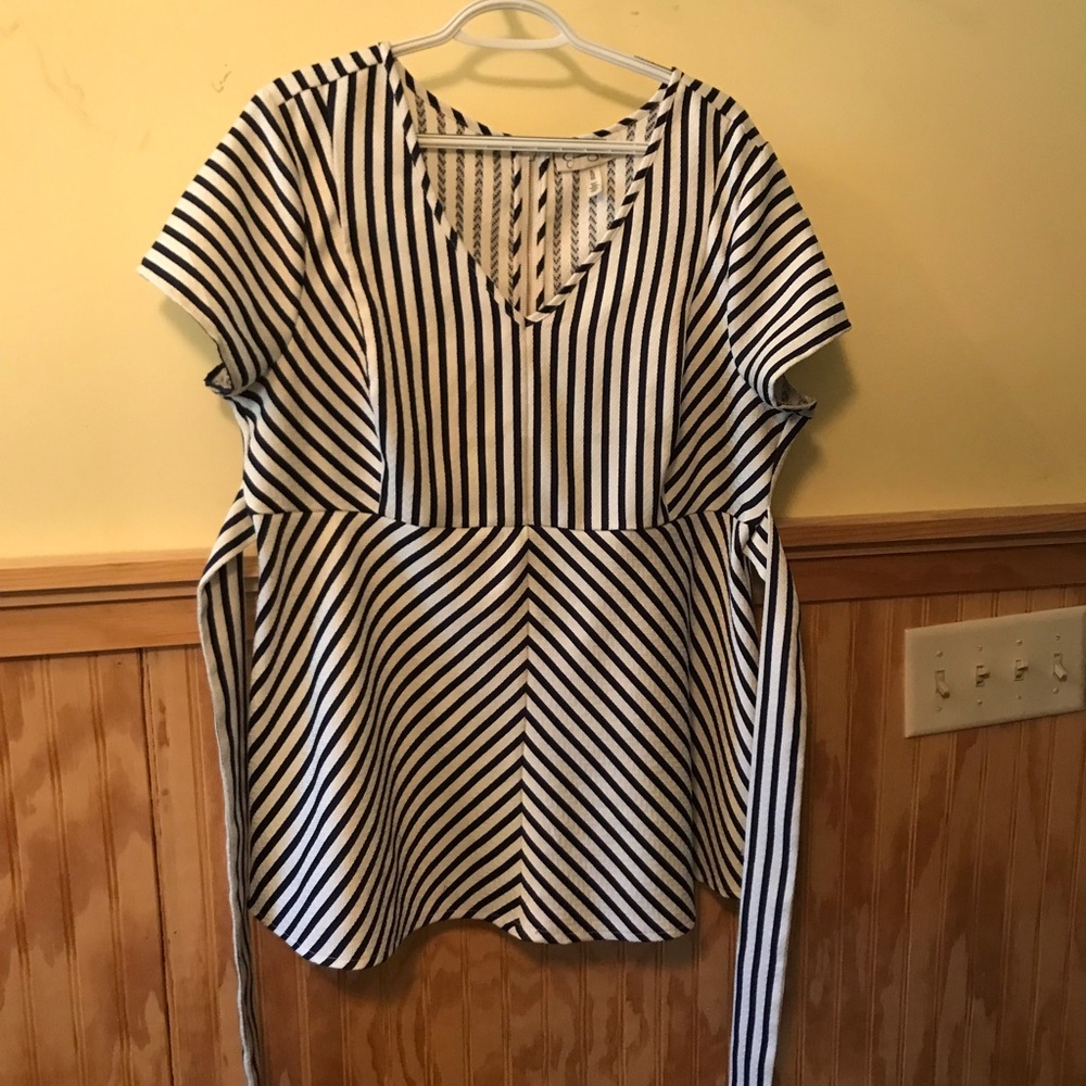 Jessica Simpson Maternity Peplum Style Top